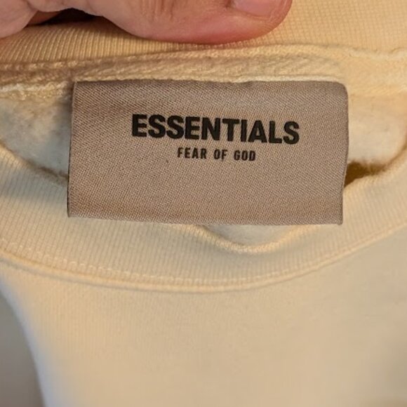 J29 ESSENTIAL A Fear of God Sweatshirt - Picture 2 of 6